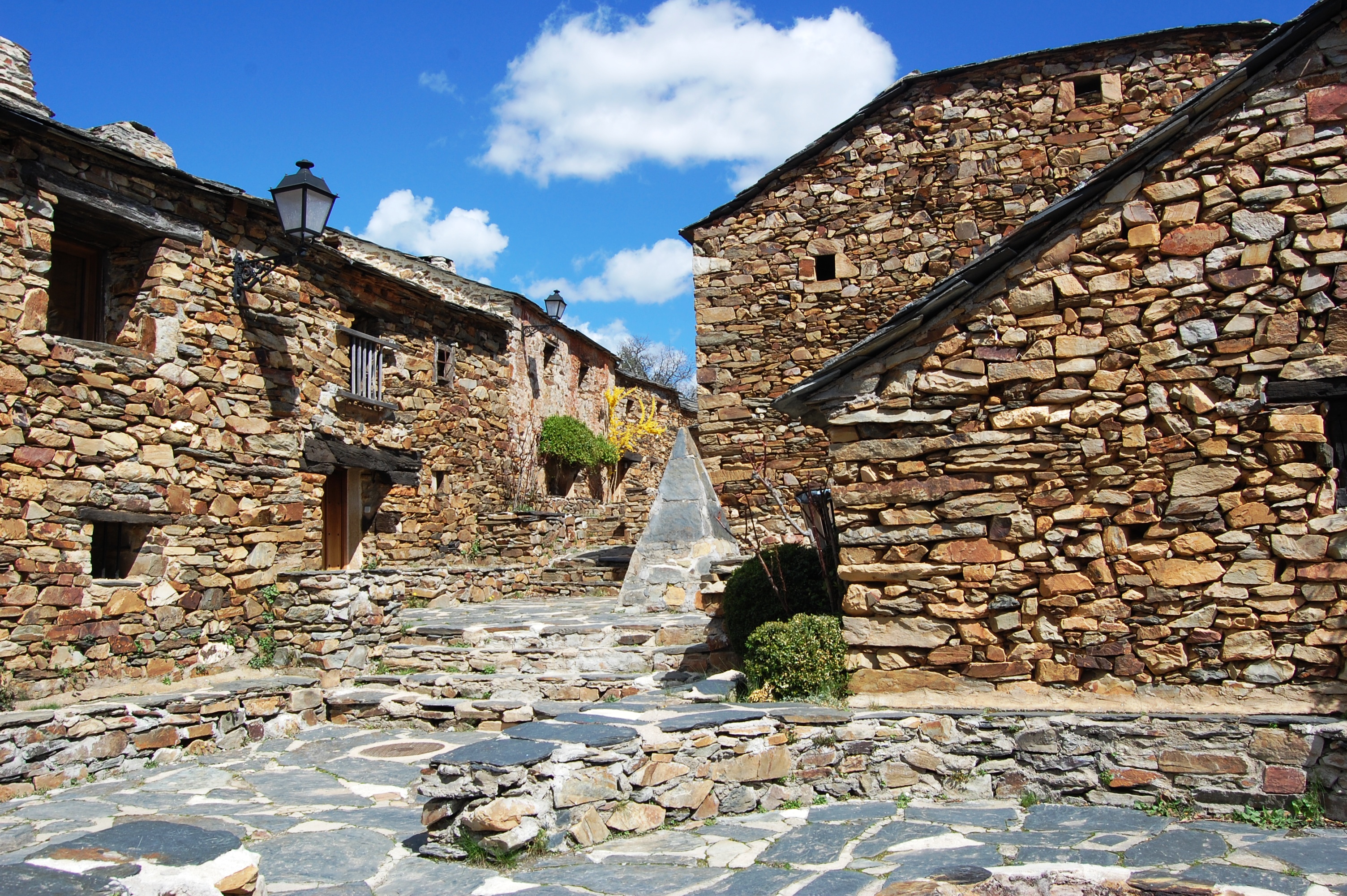 Vista casas y calles del pueblo de Umbralejo