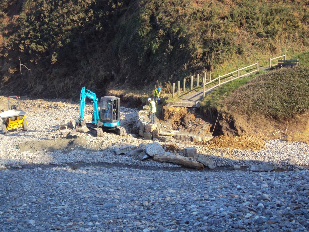 Playa de Munielles. Reparación de barandillas, escaleras
