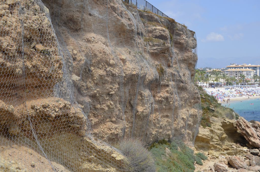 Obra de emergencia por desprendimiento de taludes en la Cala del Amerador