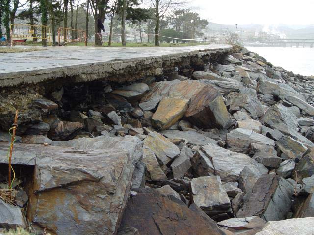 Obra de emergencia en el encauzamiento de la ría de Navia