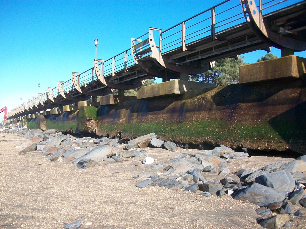 Refuerzo de la cimentación de la parte final del dique de encauzamiento de la ría de Navia