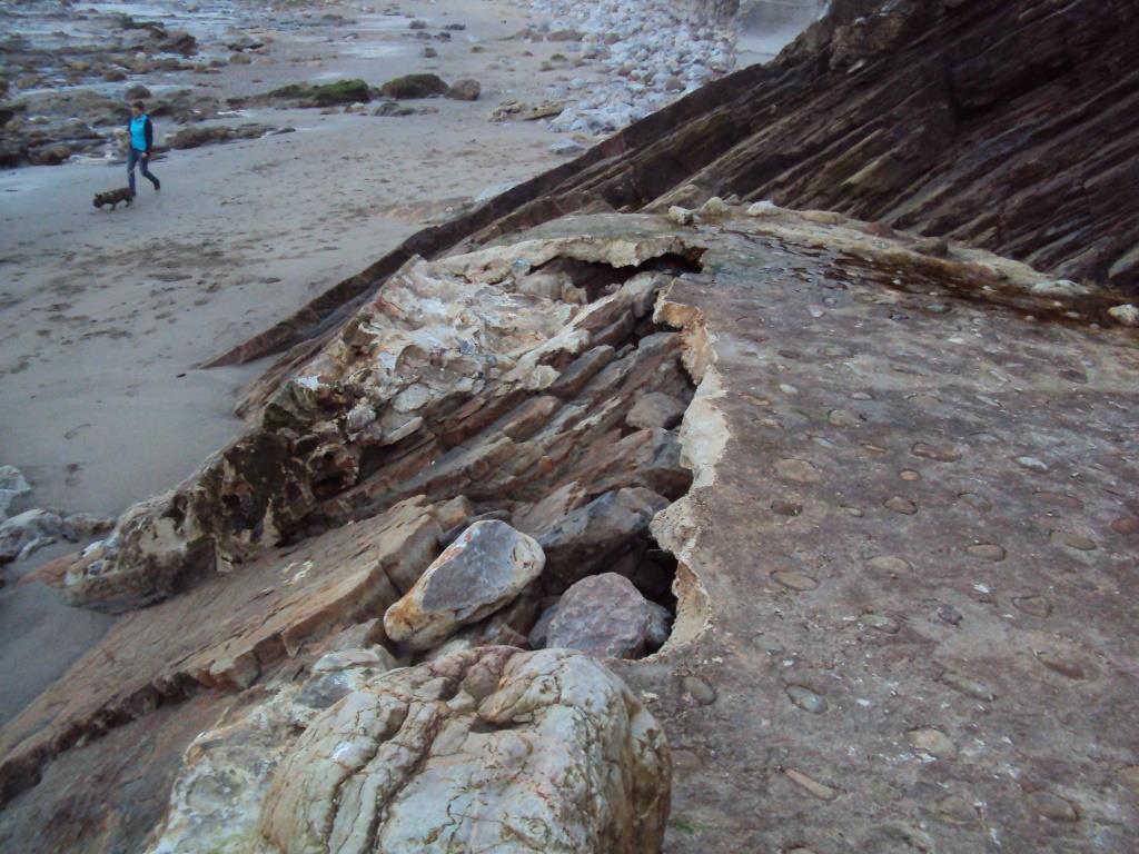Playa Arnao. Reparación de los accesos