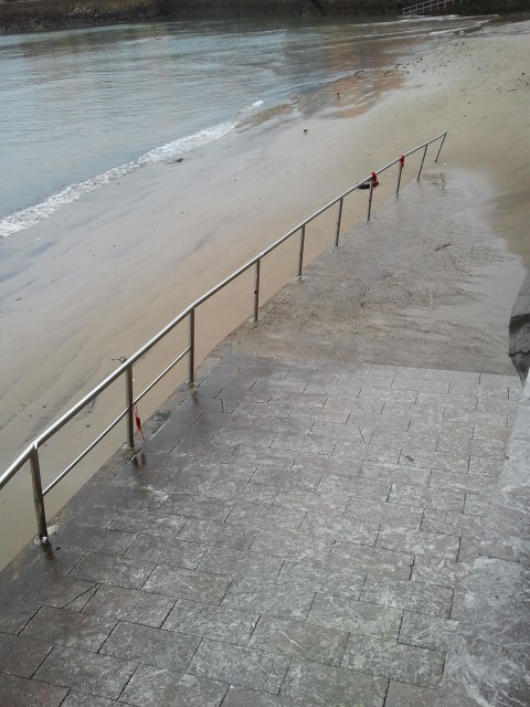 Playa de La Ribera. Reparación barandilla y varios
