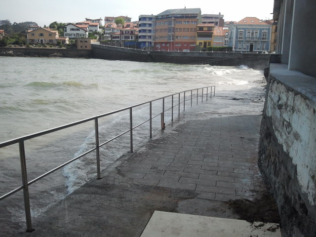 Playa de La Ribera. Reparación barandilla y varios