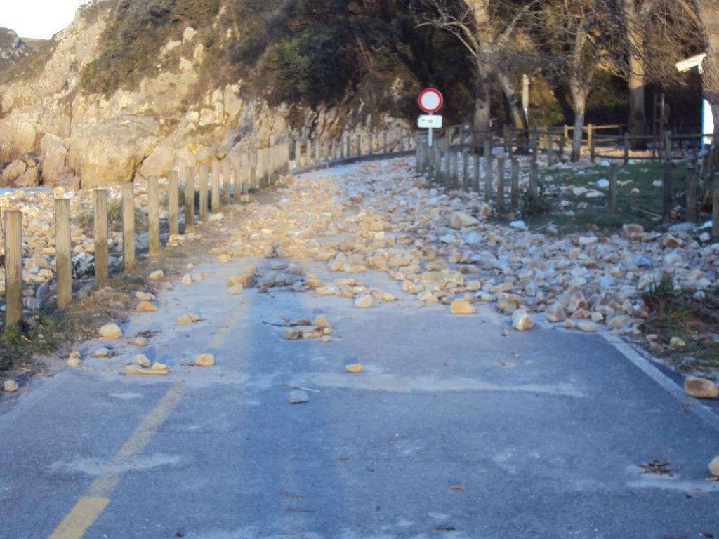 Cuevas del Mar. Reparación rampa y banco
