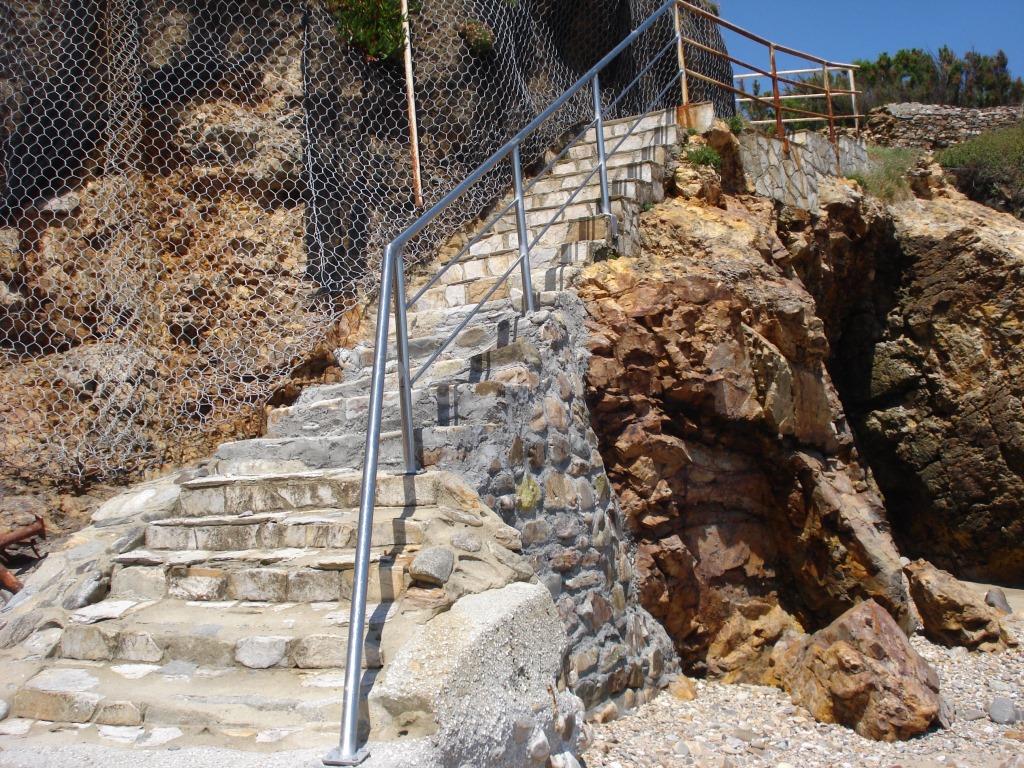 Playa de las Represas. Reparación de escalera en acceso a playa