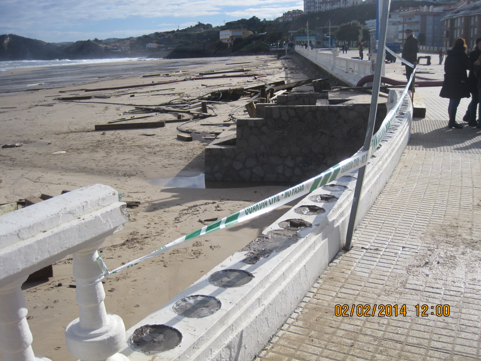 Playa de Comillas. Retirada de restos de acceso y ejecución de nuevo acceso