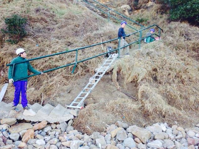 Playa de Somocuevas. Reparación escaleras hormigón