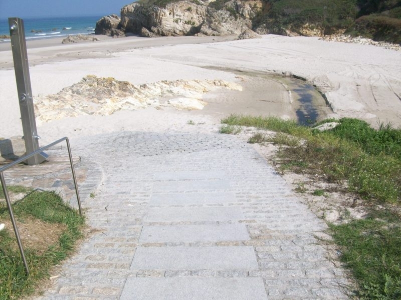 Playa de Lóngara. Retirada de escombros, ejecución de escollera y reparación de barandillas y paseo