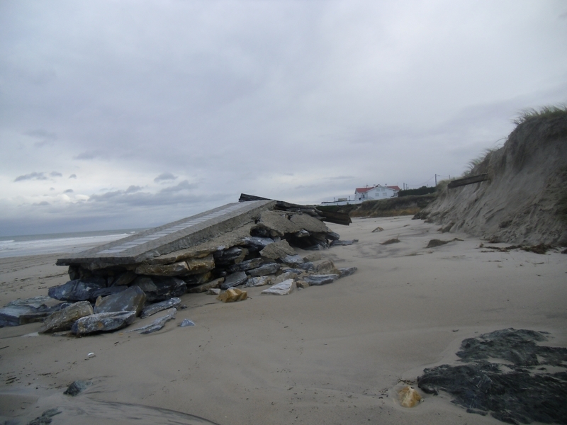 Playa de Valea. Retirada de escombros, ejecución de escollera y reparación de barandillas y paseo