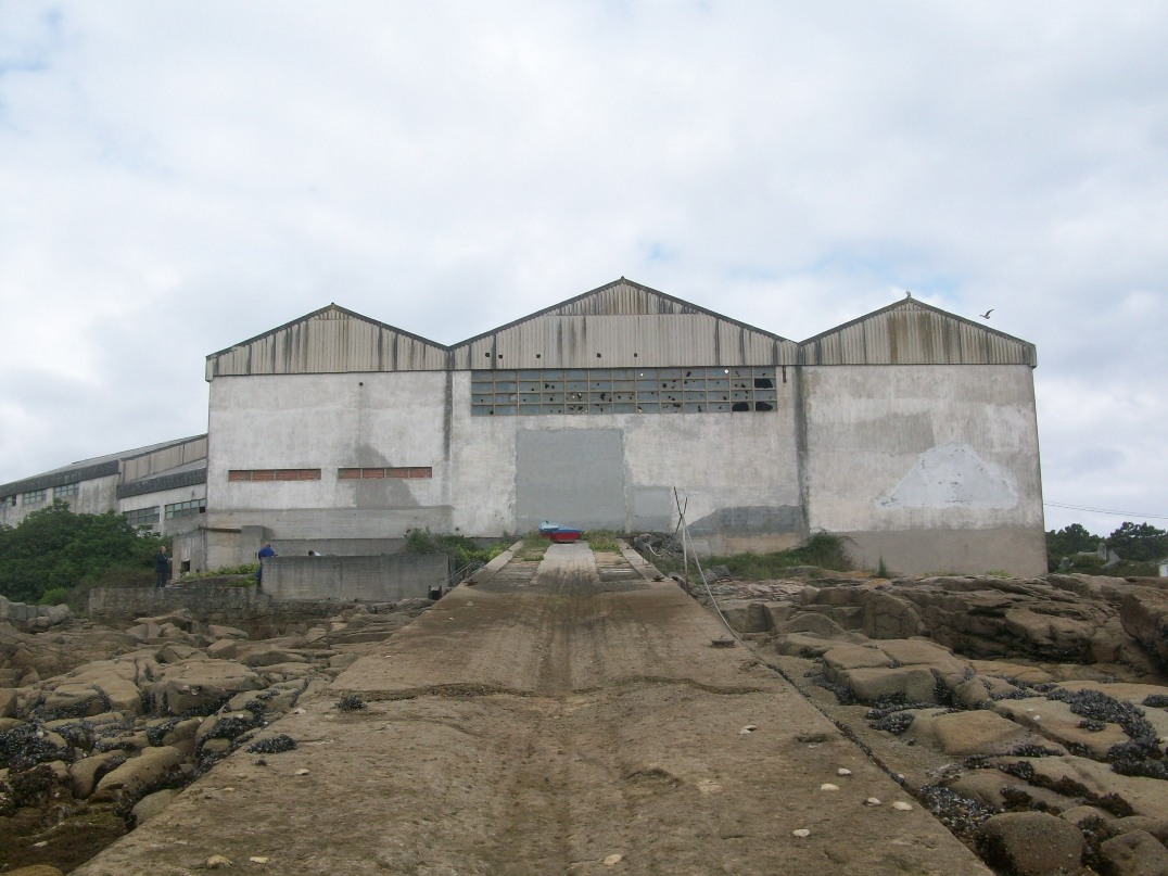 Demolición edificaciones en el entorno de la playa de Morás y restauración a su estado original. Antes
