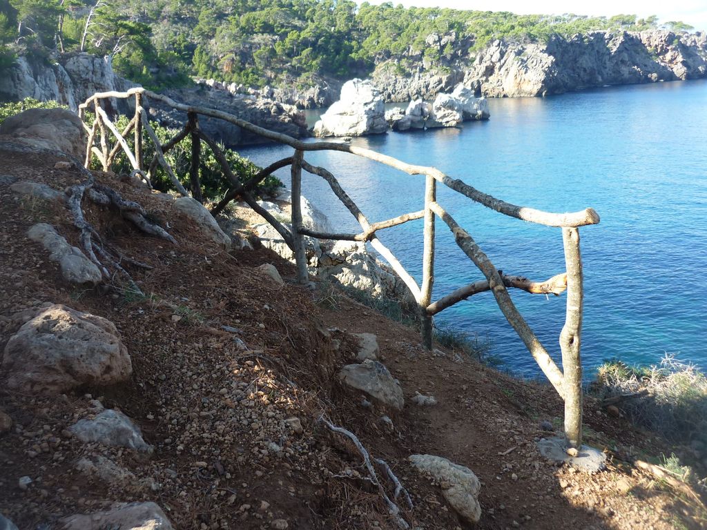 Actuaciones urgentes para garantizar la seguridad en el sendero de Cala Deia-Bens d´Avall (Deyá, Palma de Mallorca)