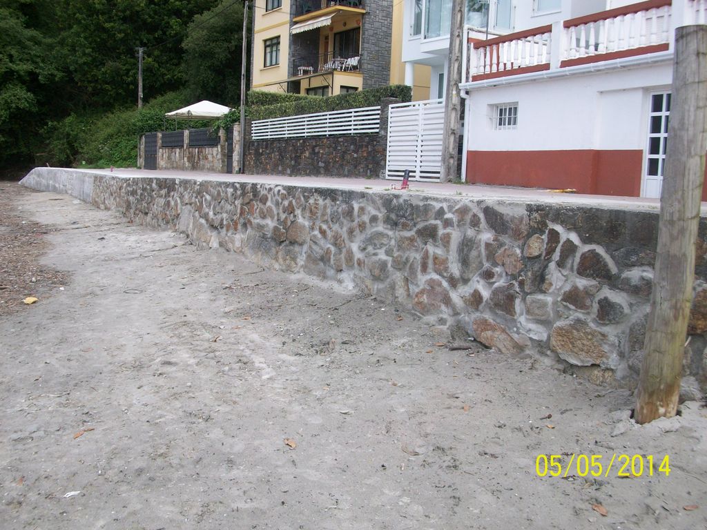 Playa de la Magdalena. Avería en el dique de apoyo de la playa, erosión en la playa y desperfectos en el paseo