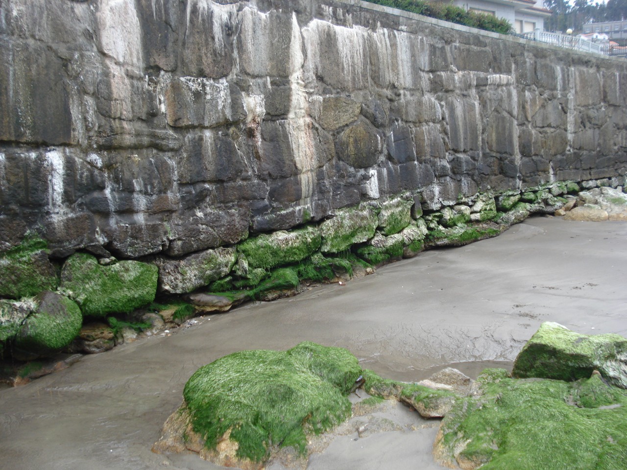 Playa de Corcubion. Avería en paseo y pavimentos