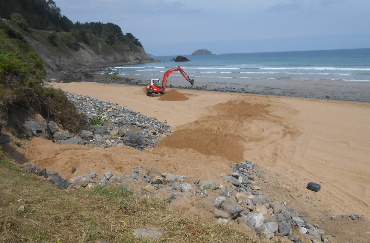 Playa de Laga. Restauración dunar y de accesos
