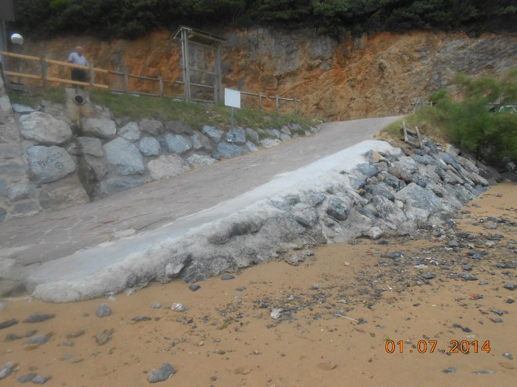 Playa de Laga. Reparación rampa de acceso a playa junto Atxarre