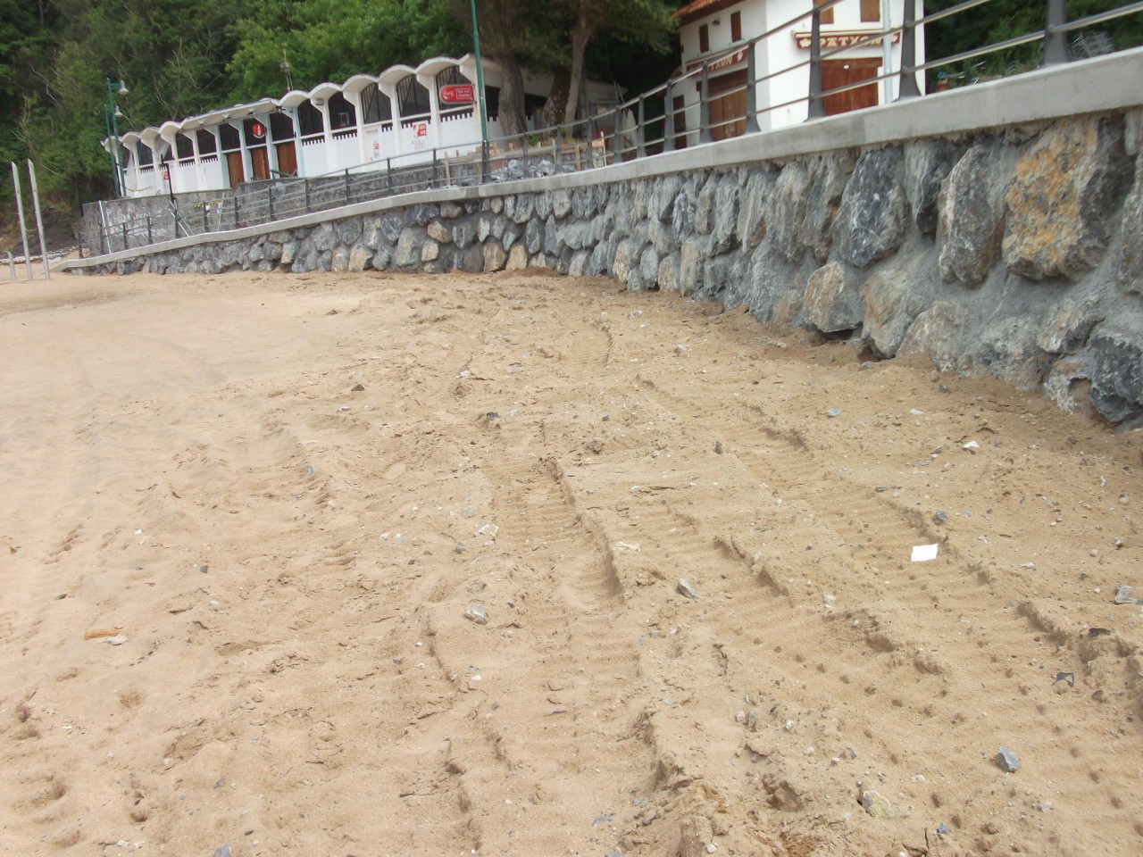 Reconstrucción del paseo marítimo de Karraspio. Actuaciones en el muro