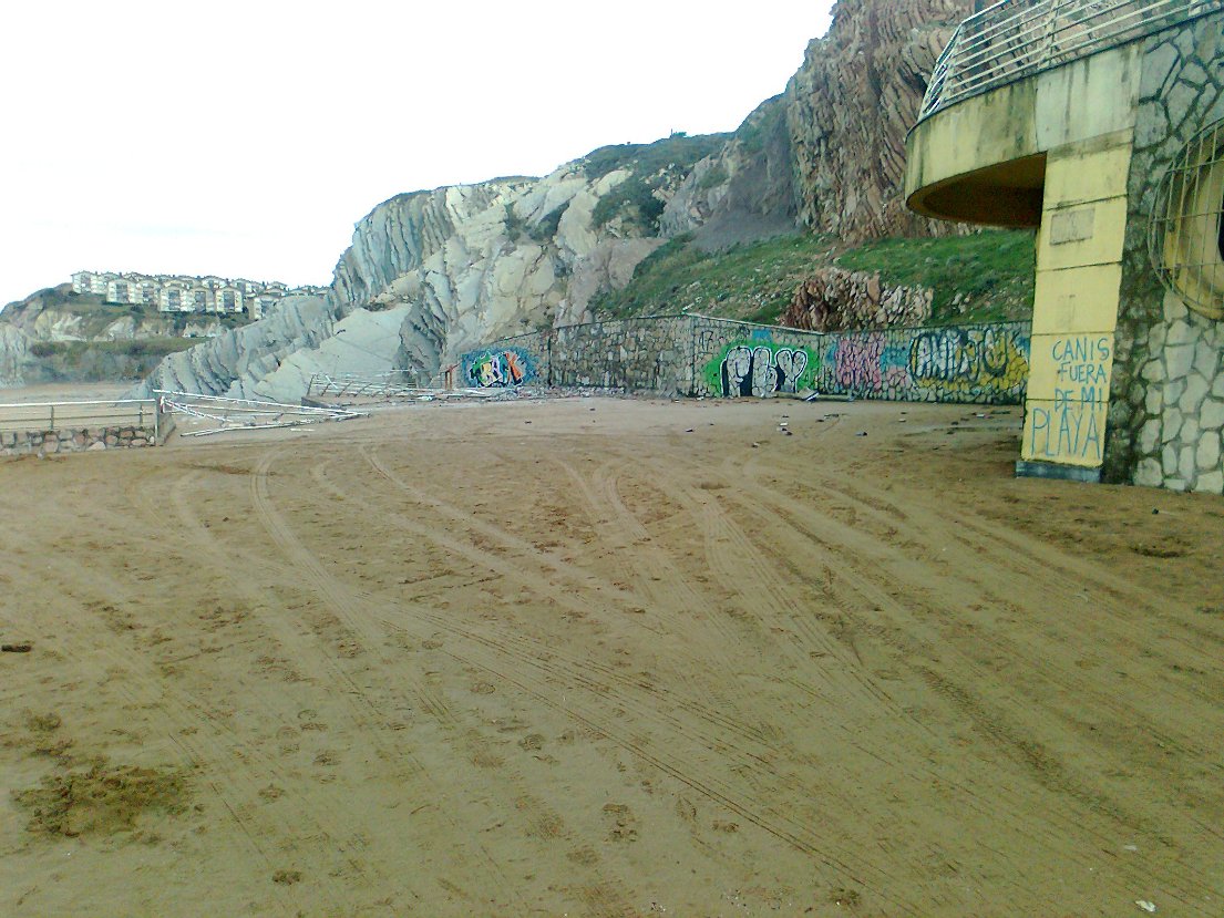 Playa Arrietara-Atxabiribil. Zona Arrietara. Rehabilitación rampa de acceso a playa, reparación grada y escalera de acceso a playa