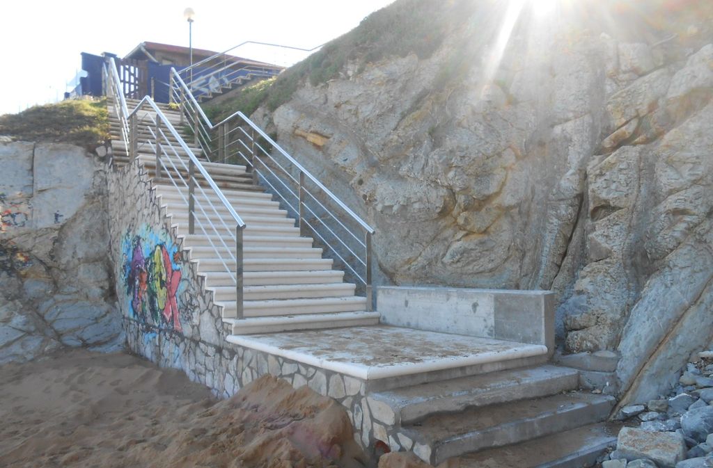 Playa de Arrietara-Atxabiribil. Zona Atxabiribil. Restauración de acceso peatonal a la playa.