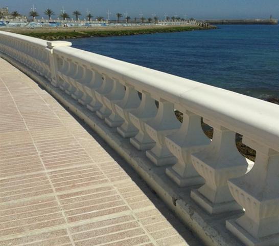 Playa de Brazomar. Reposición de balaustrada,  reparación de balaustrada, reposición de enlosado, reposición de jardineras