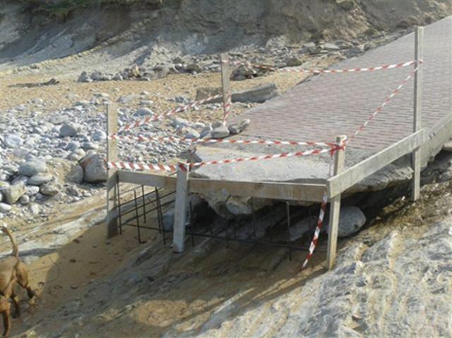 Reposición de acceso a la playa de Tagle
