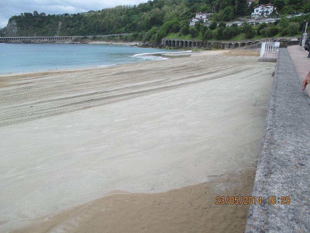 Aportación de arena a la playa de Malkorbe