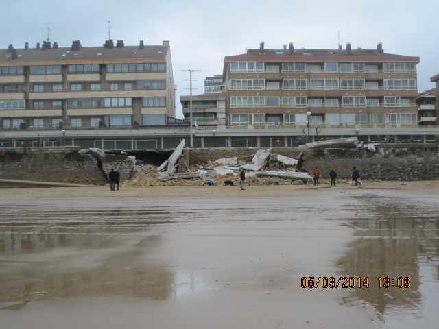 Reparación malecón de Zarautz.Reparación socavones mediante zapata de hormigón en pie de muro