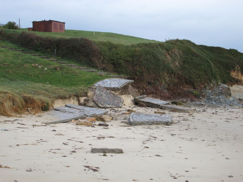 Playa de Fontela. Retirada de escombros, ejecución de escollera y reparación de barandillas y paseo