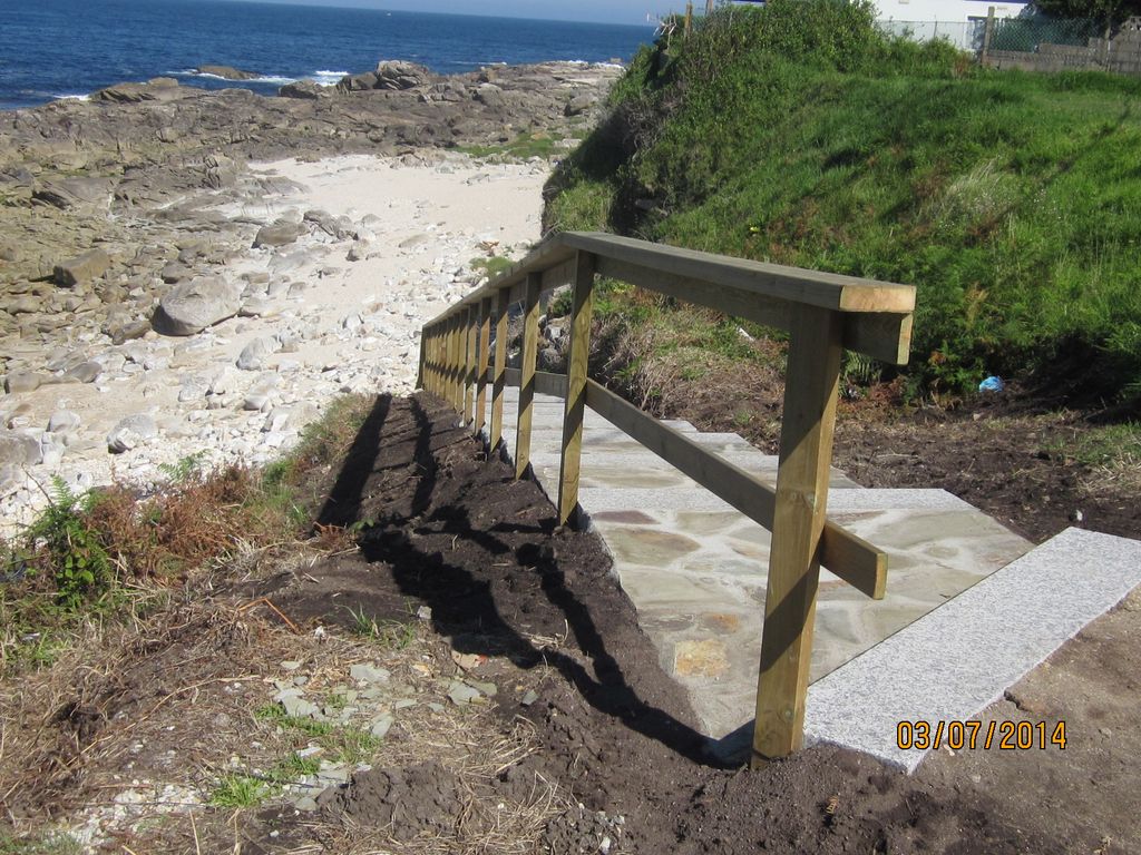 Reposición del acceso a la playa de Mougás