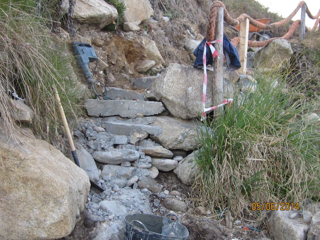 Reposición del acceso a la playa de Mougás