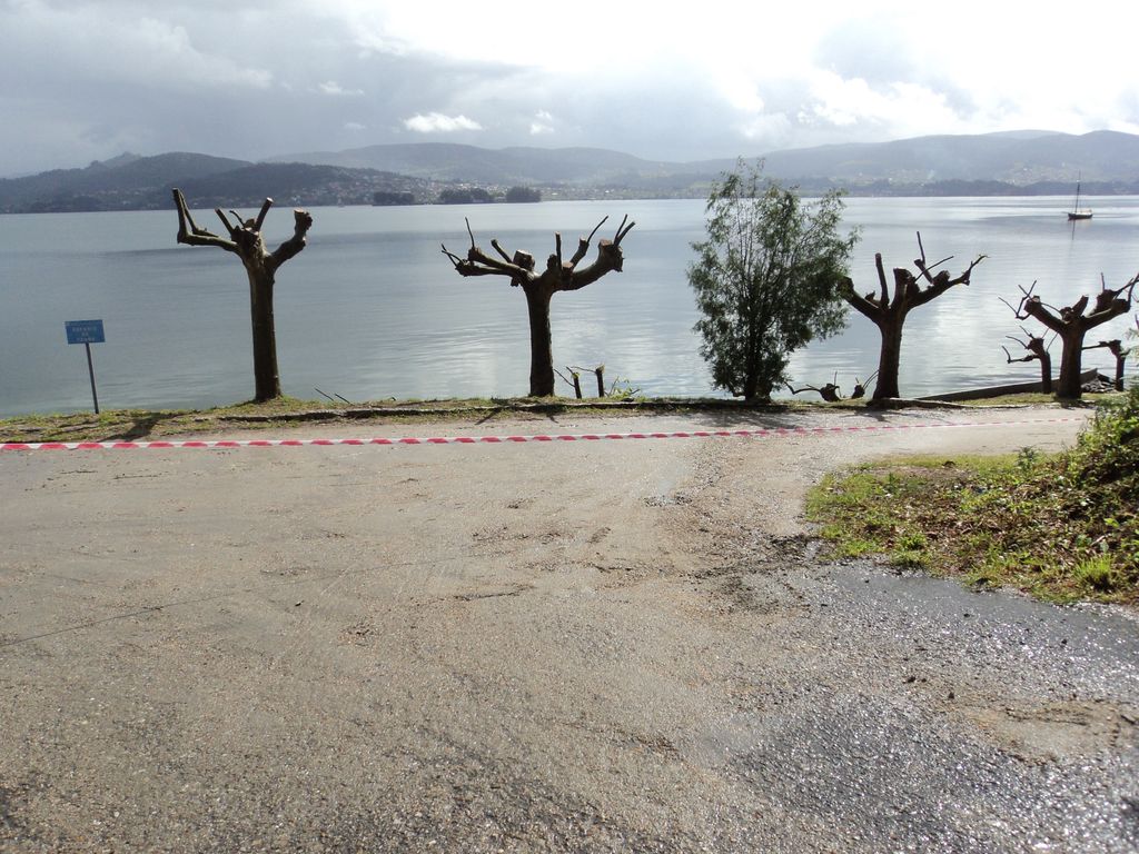 Reparación de accesos en las playas de: A Travesada, Carballal, Deilán y Paredes