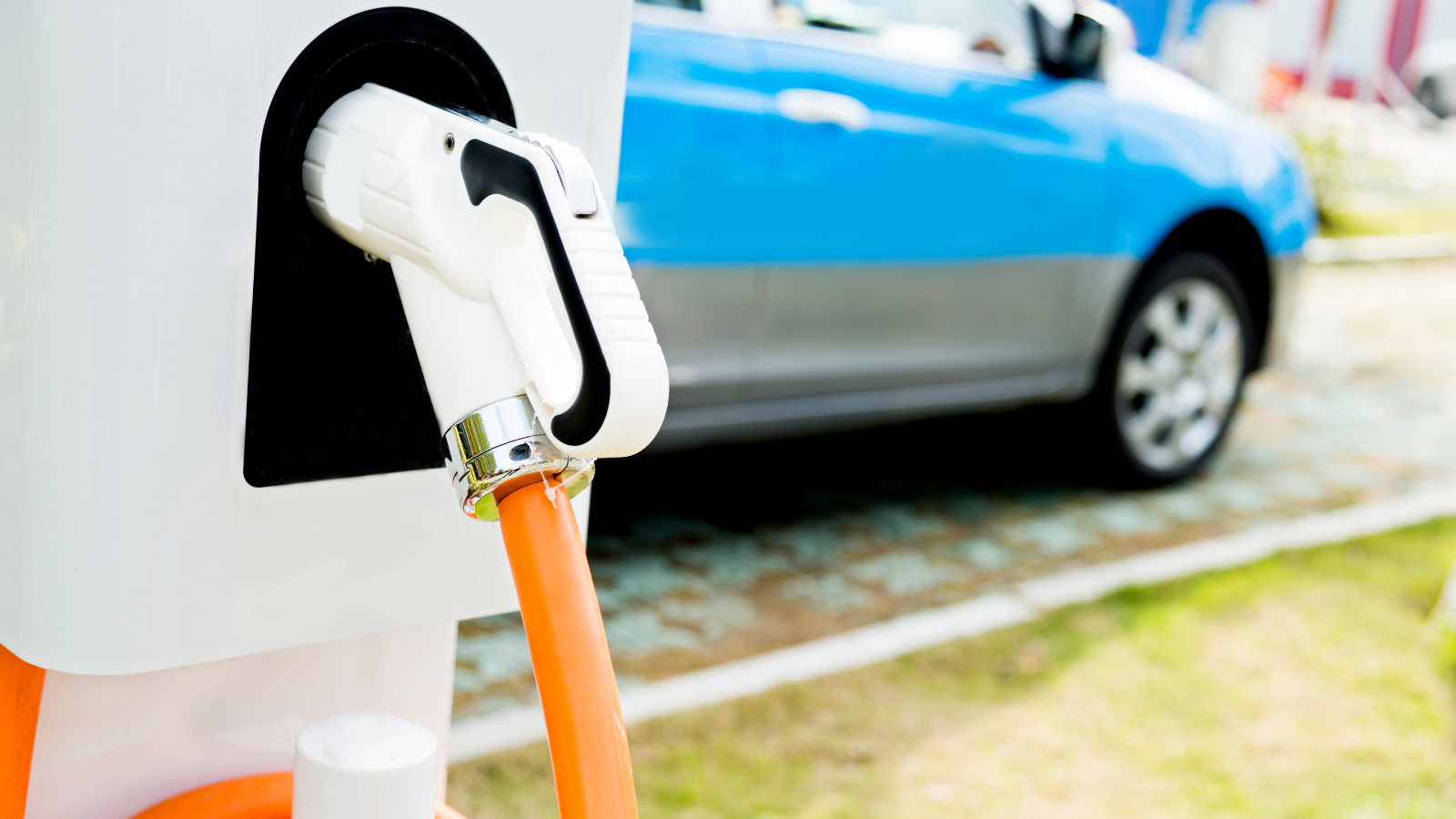 Aprobada regulación puntos recarga estaciones servicioAprobada la regulación de la instalación de puntos de recarga eléctrica en las principales estaciones de servicio de carburantes