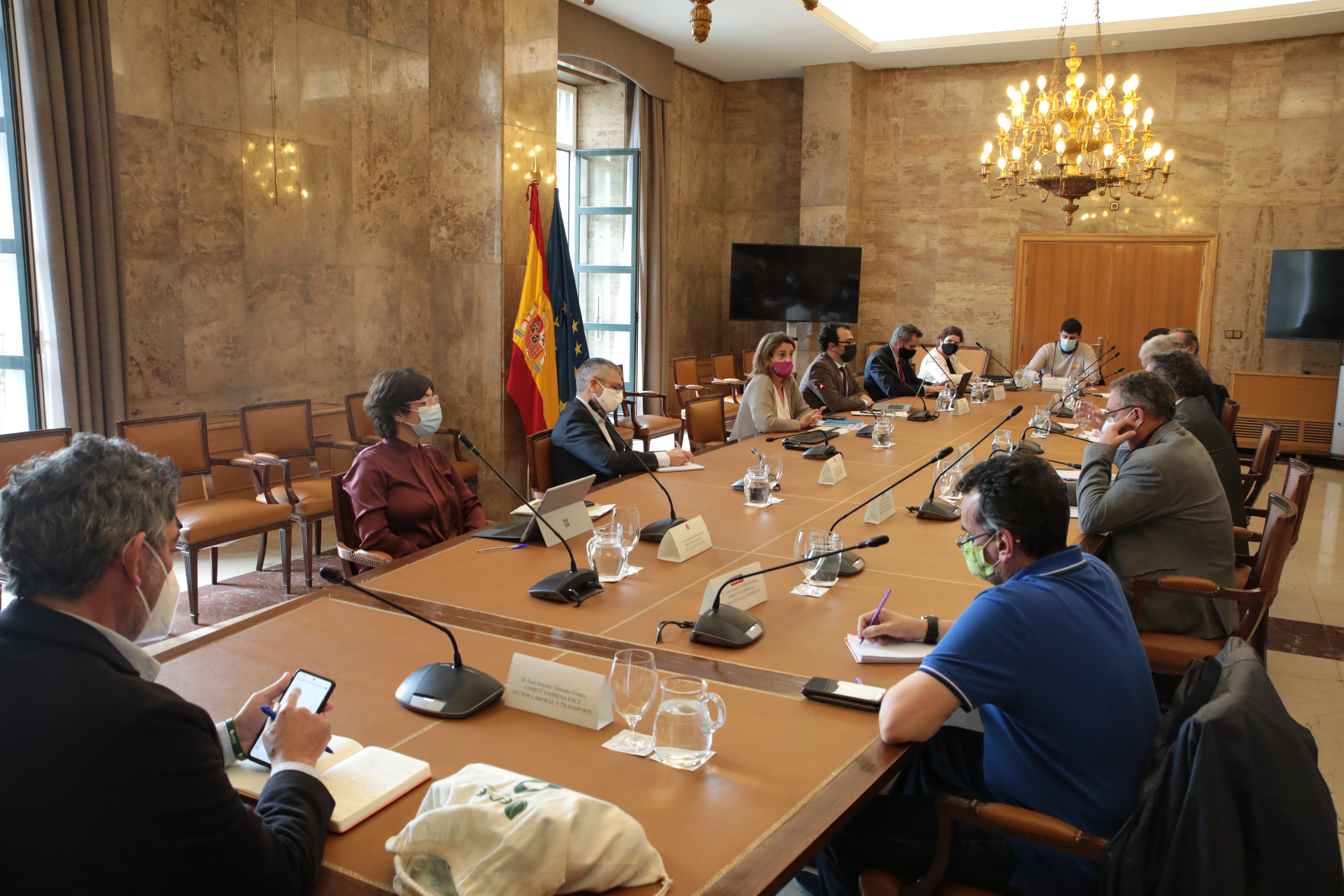 Reunion Ence 1Teresa Ribera escucha a los trabajadores de ENCE y anima a la empresa y a la Xunta de Galicia a abrir un diálogo local para dar continuidad a los puestos de trabajo