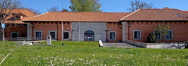 Vista del edificio principal de Centro Nacional de Educación Ambiental