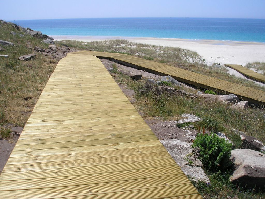 Mantenimiento y conservación 2006. Accesos a la playa de Caldebarcos y Lariño