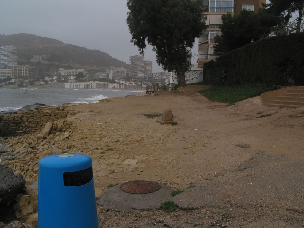 Senda peatonal y recuperación de estructuras de la época romana entre la playa de Albufereta y el puerto Costa Blanca