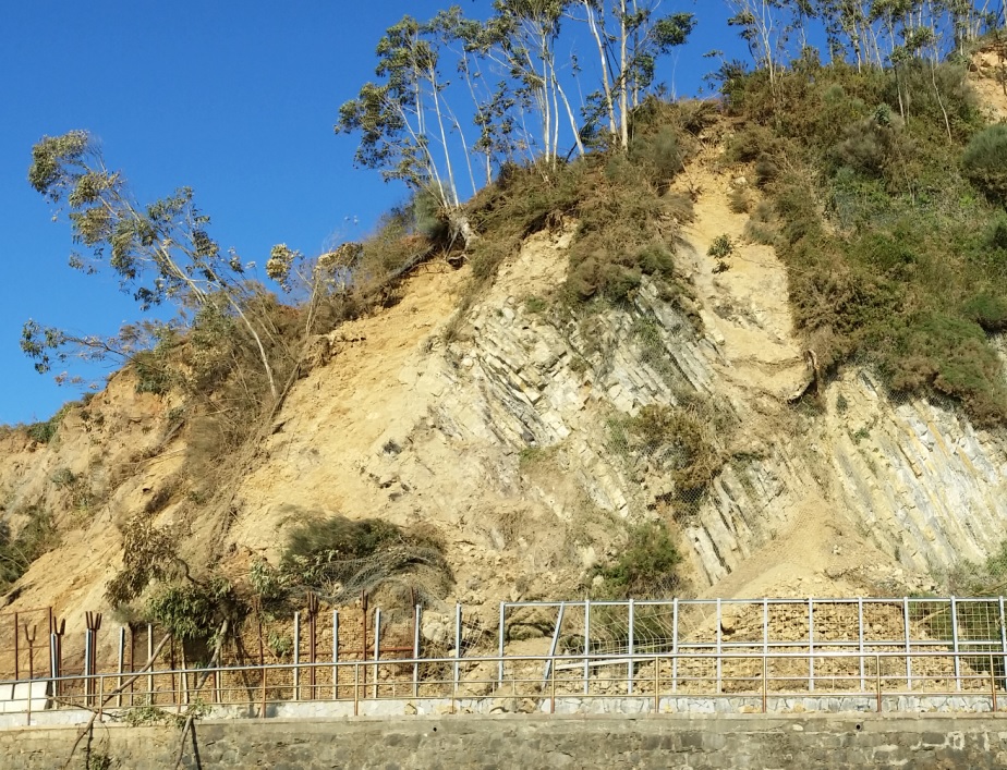Obra de emergencia para estabilización de la ladera del monte Somos en el entorno de la playa de Santa Marina