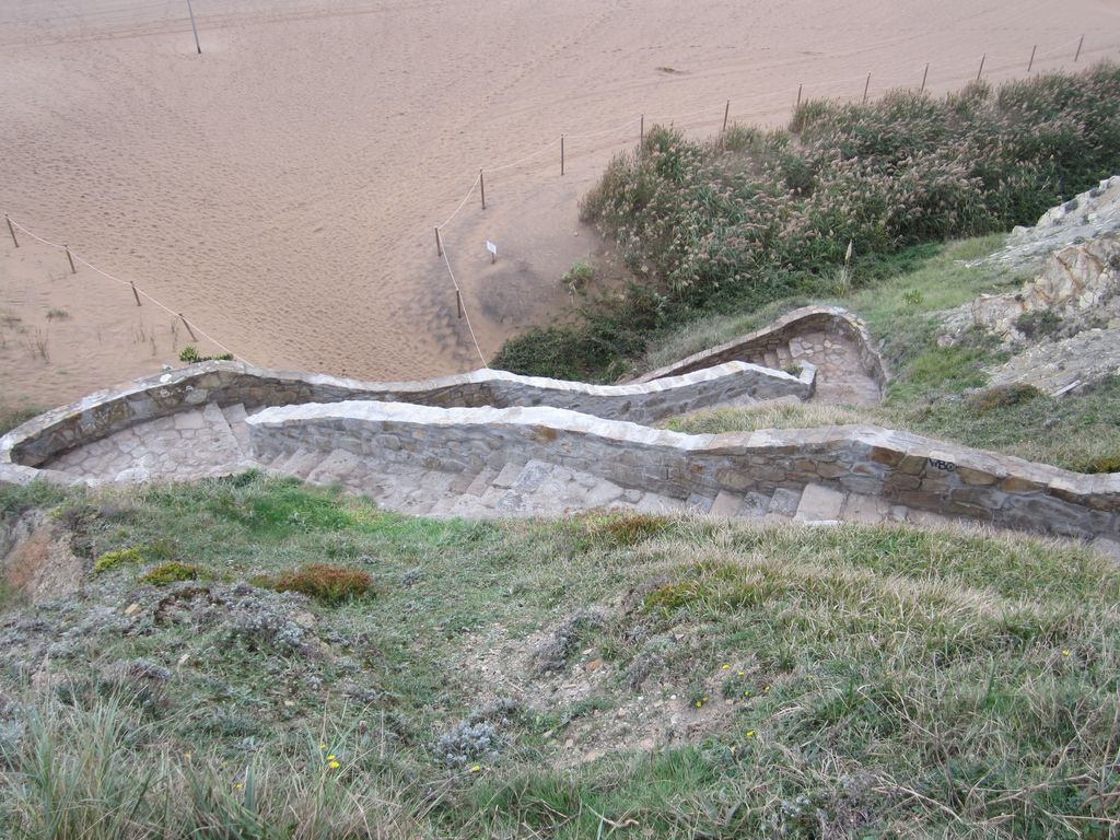 Mantenimiento y conservación 2015. Reparación de las escaleras de acceso a la playa de Barinatxe