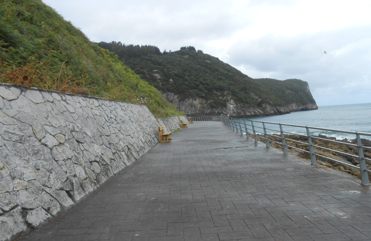 Playa de Lapatza. Restauración del paseo