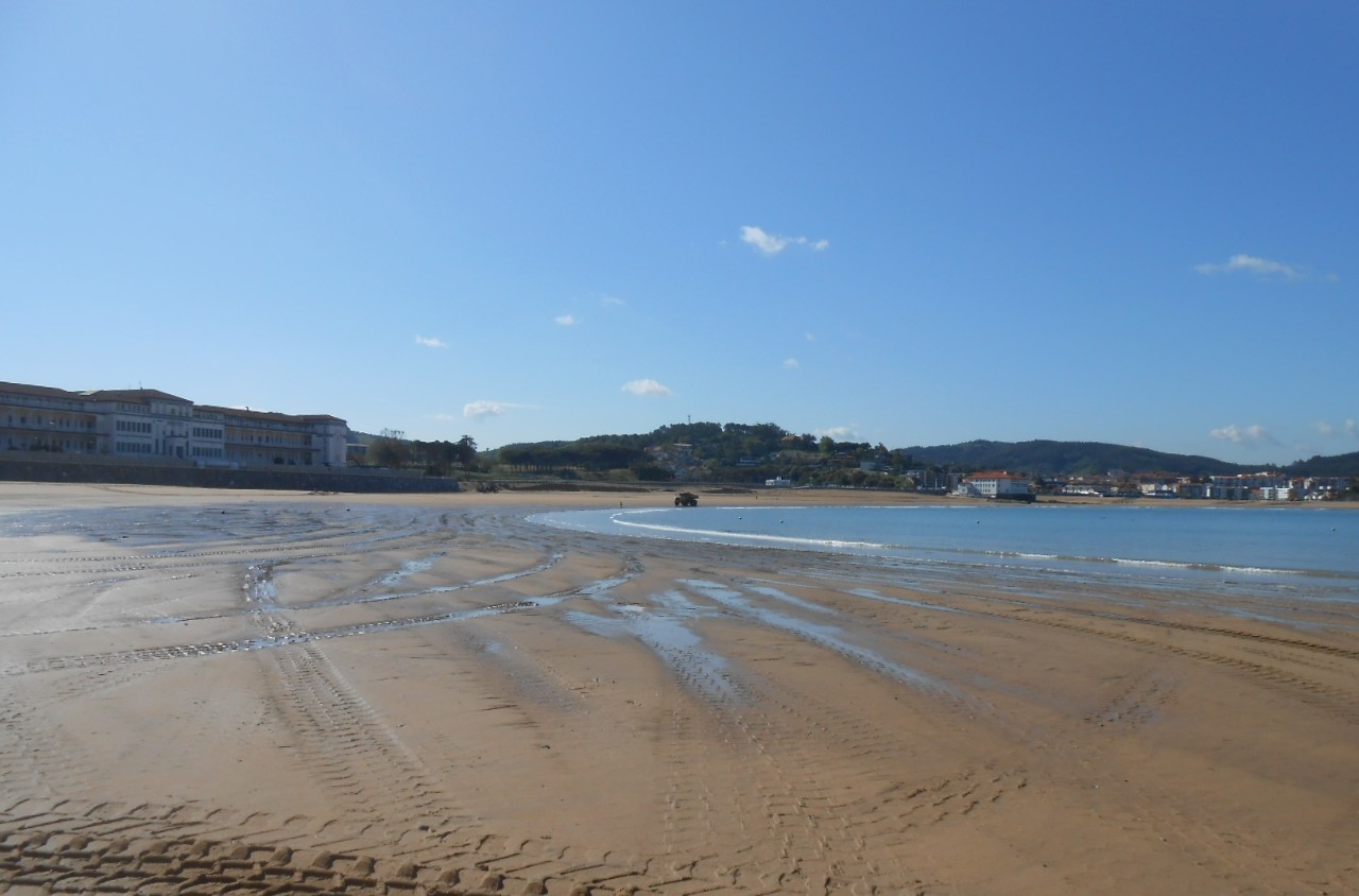 Playa y paseo de Gorliz. Retirada restos antrópicos aparecidos playa