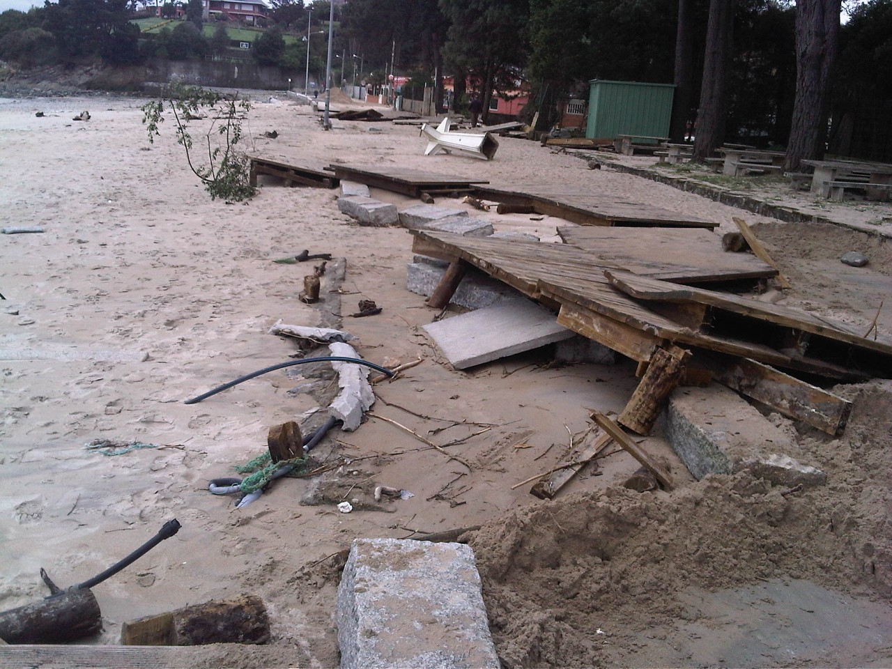 Playa de Gandario. Reparaciones en accesos a la playa.
