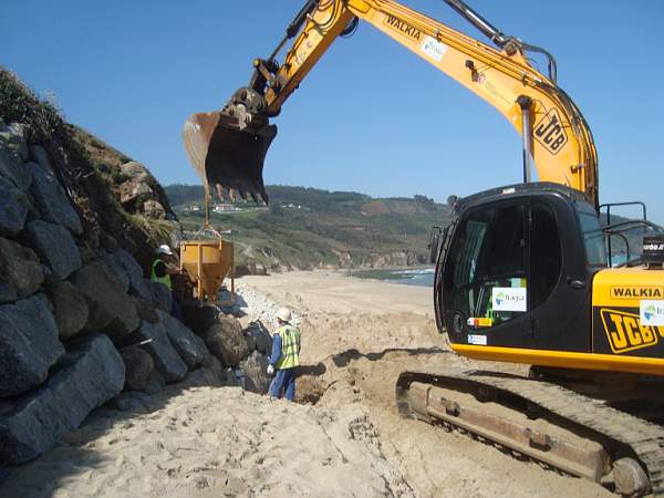 Playa de Razo. Avería en la estructura y acceso a la playa