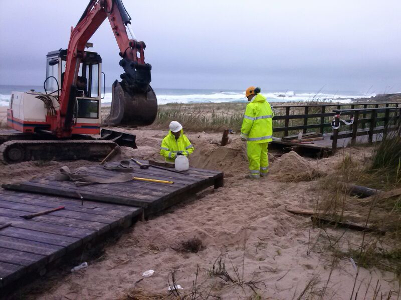 Playa de Espiñeirido. Reparación de los accesos a la playa