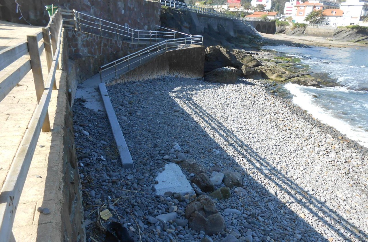 Entorno playa Armintza. Reparación y reconstrucción de accesos a la playa
