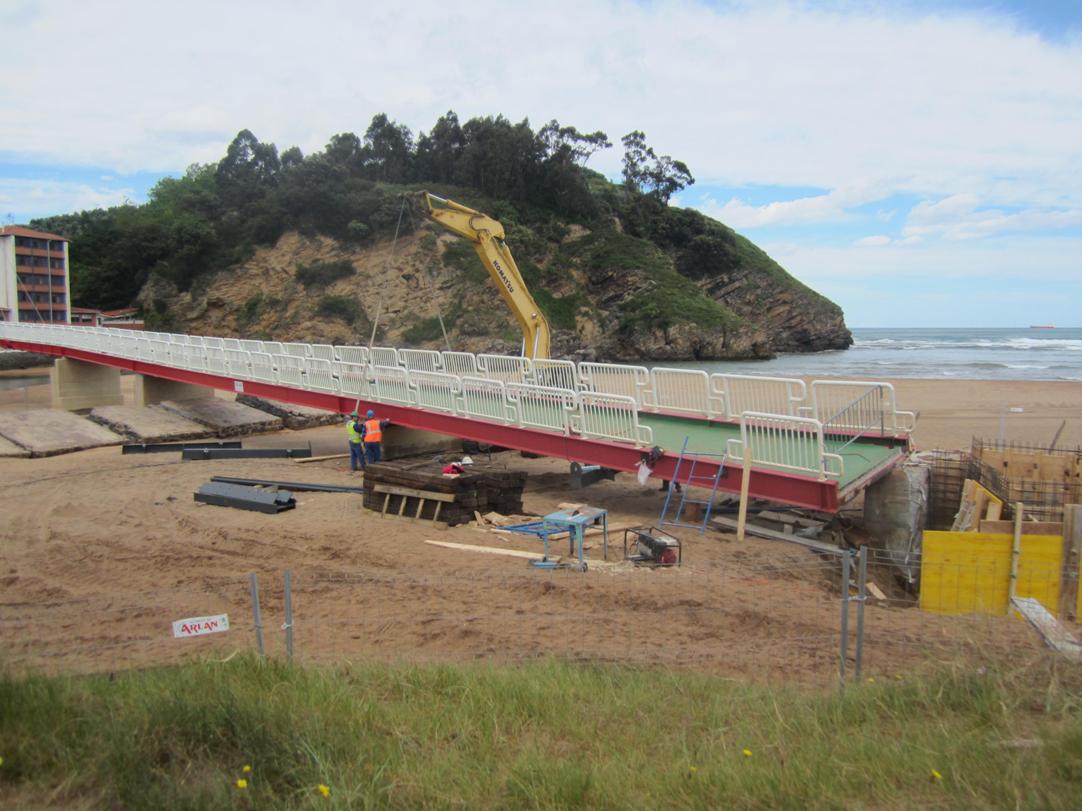 Entorno de la playa La Arena. Reparación pasarela a Pobeña.