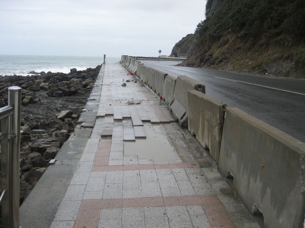 Reparación daños en la Banda Peatonal de Zarautz-Getaria