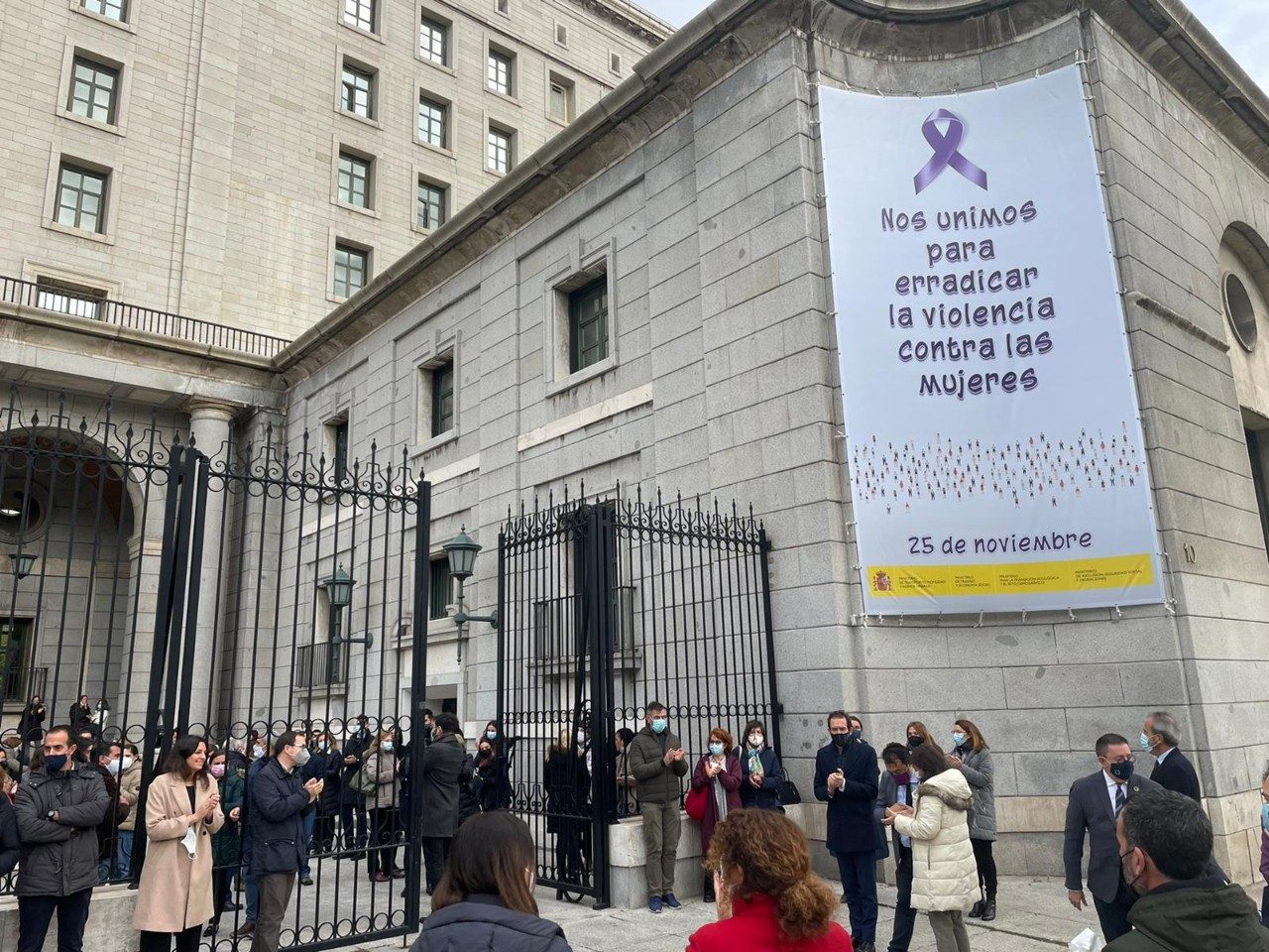 Minuto de silencio por el 25N