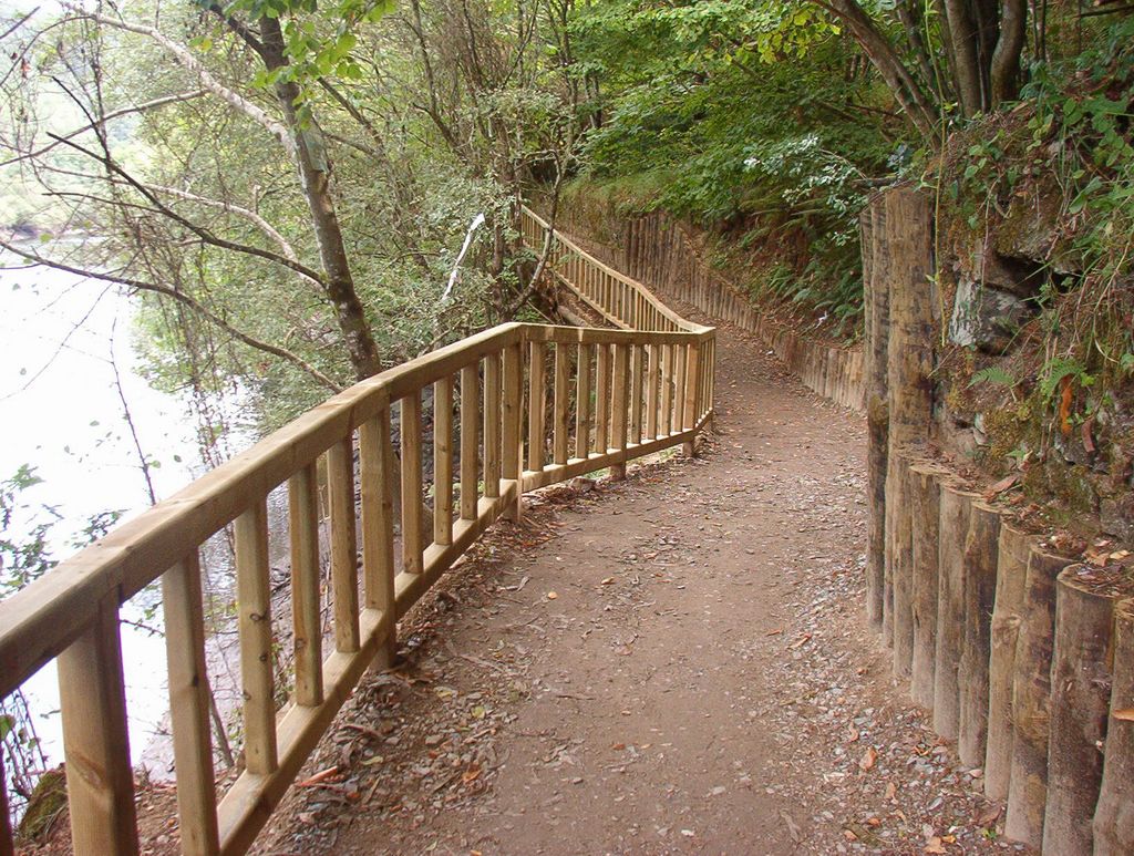 Mantenimiento y conservación 2006. Recuperación de la senda peatonal de Os Caneiros