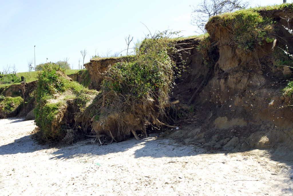 Obra de emergencia para la estabilización de taludes en la playa de Miño