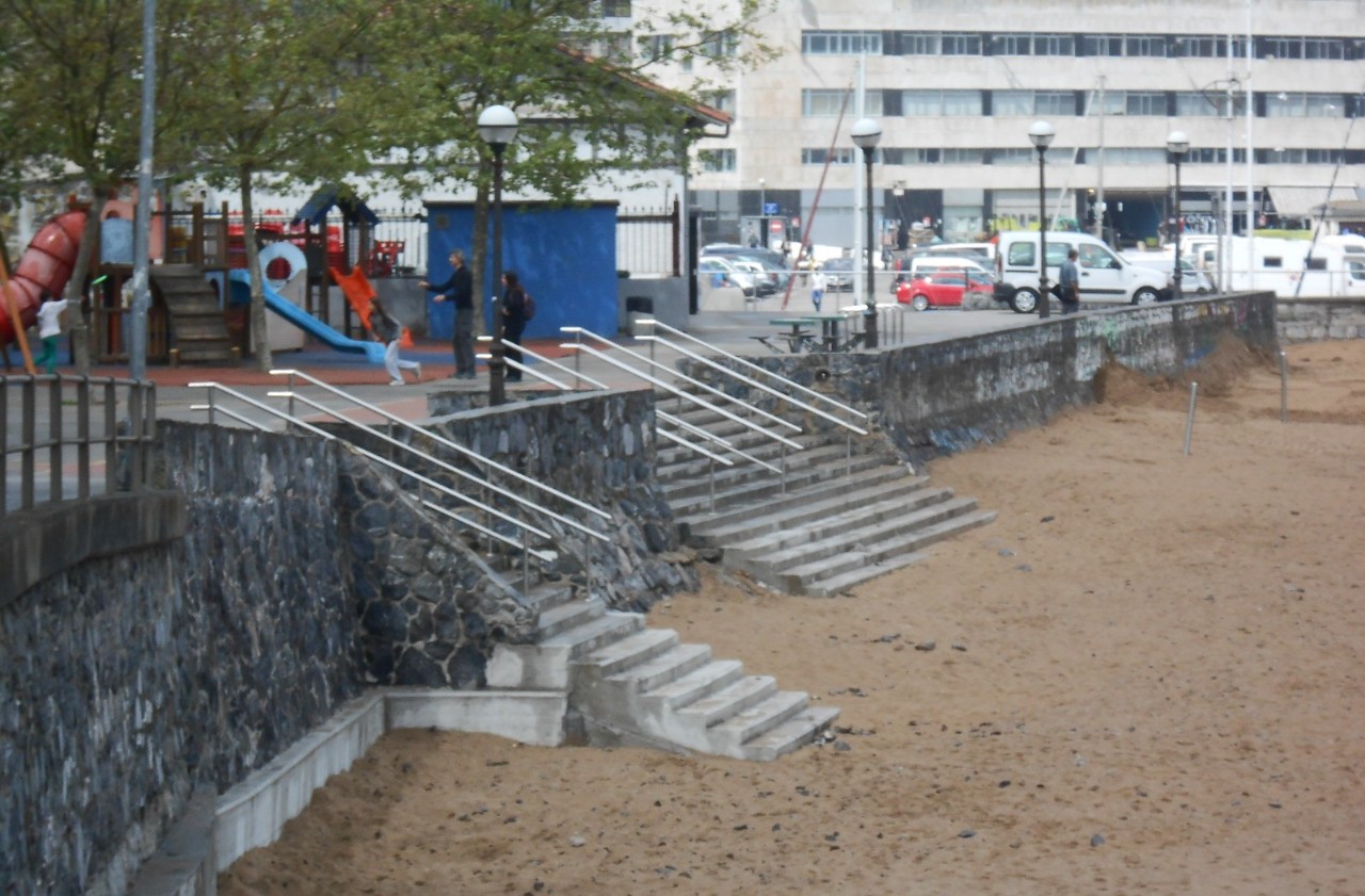 Paseo Arrigorri-Saturrarán. Reparación zona frente a edificio servicios
